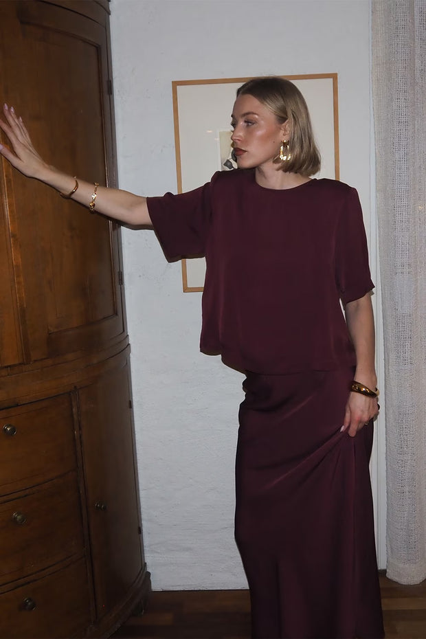 Leonie Satin Tee Burgundy