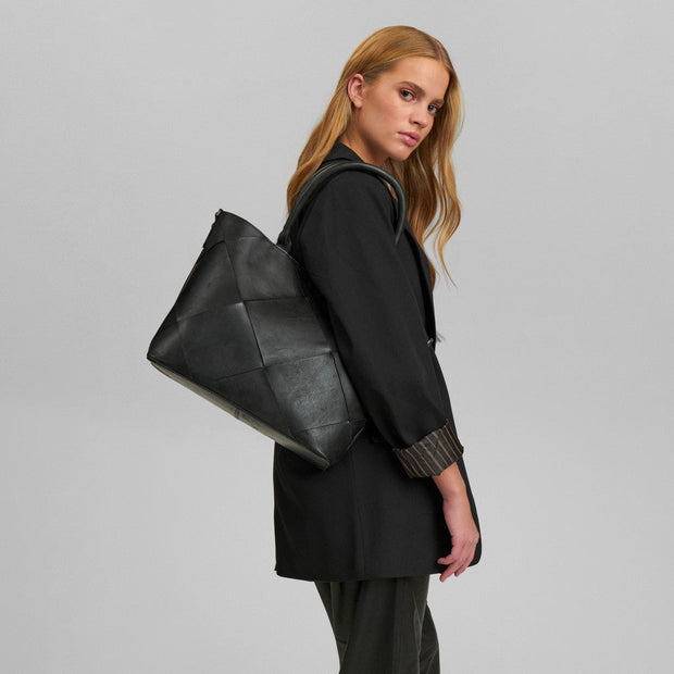 SHOULDERBAG SVART 16468