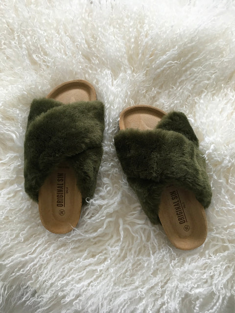TrineOS Faux fur olive green